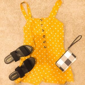 Black strap summer sandals!